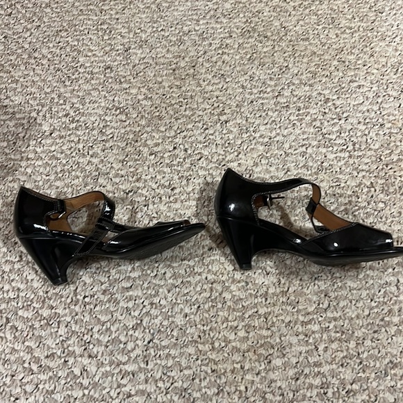 Make me an offer! US 8.5 Sofft black patent peep toe heels! - Picture 7 of 7